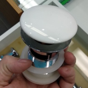 KLIP KLAP OKRUGLI BELI ZA LAVABO SA PRELIVOM